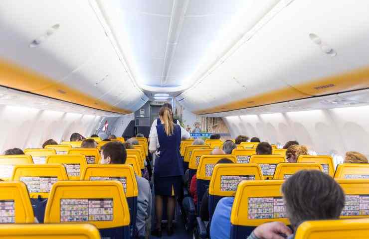 Interno di un volo Ryanair