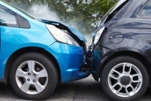 Incidente tra due auto